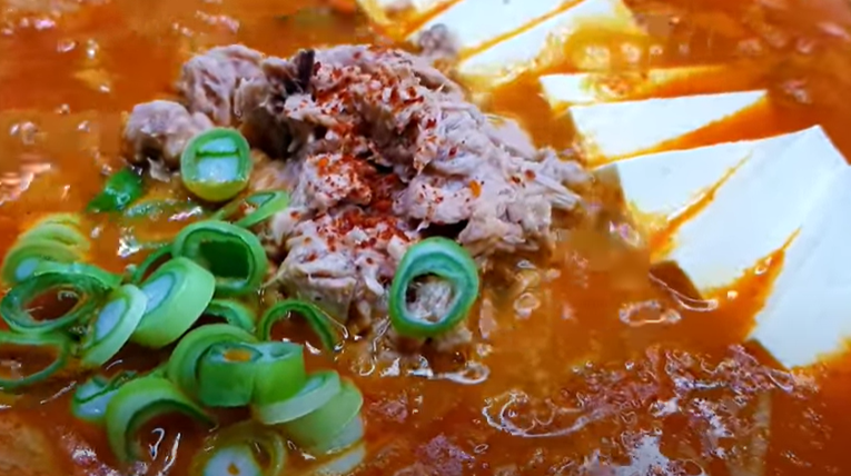 7분 참치 김치찌개 (7min ginchi chige)